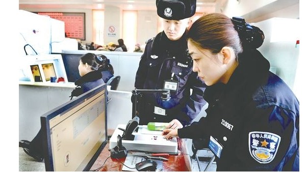 春運(yùn)期間新型行李X光安檢機(jī)在車站保駕護(hù)航