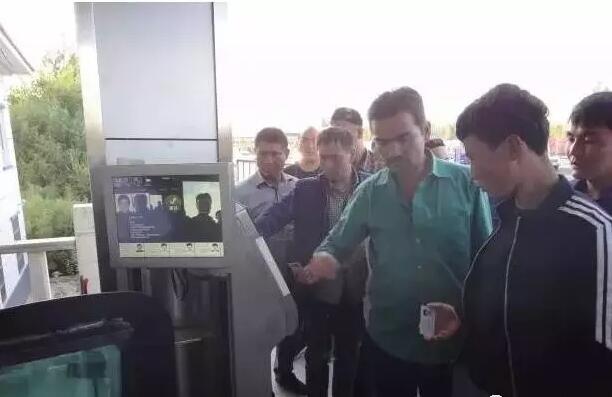 天眼人臉識別系統與身份證認證配合及創藝龍X光安檢機進行安檢