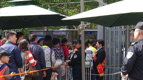 進入旅游景點時需要過x光安檢機嗎