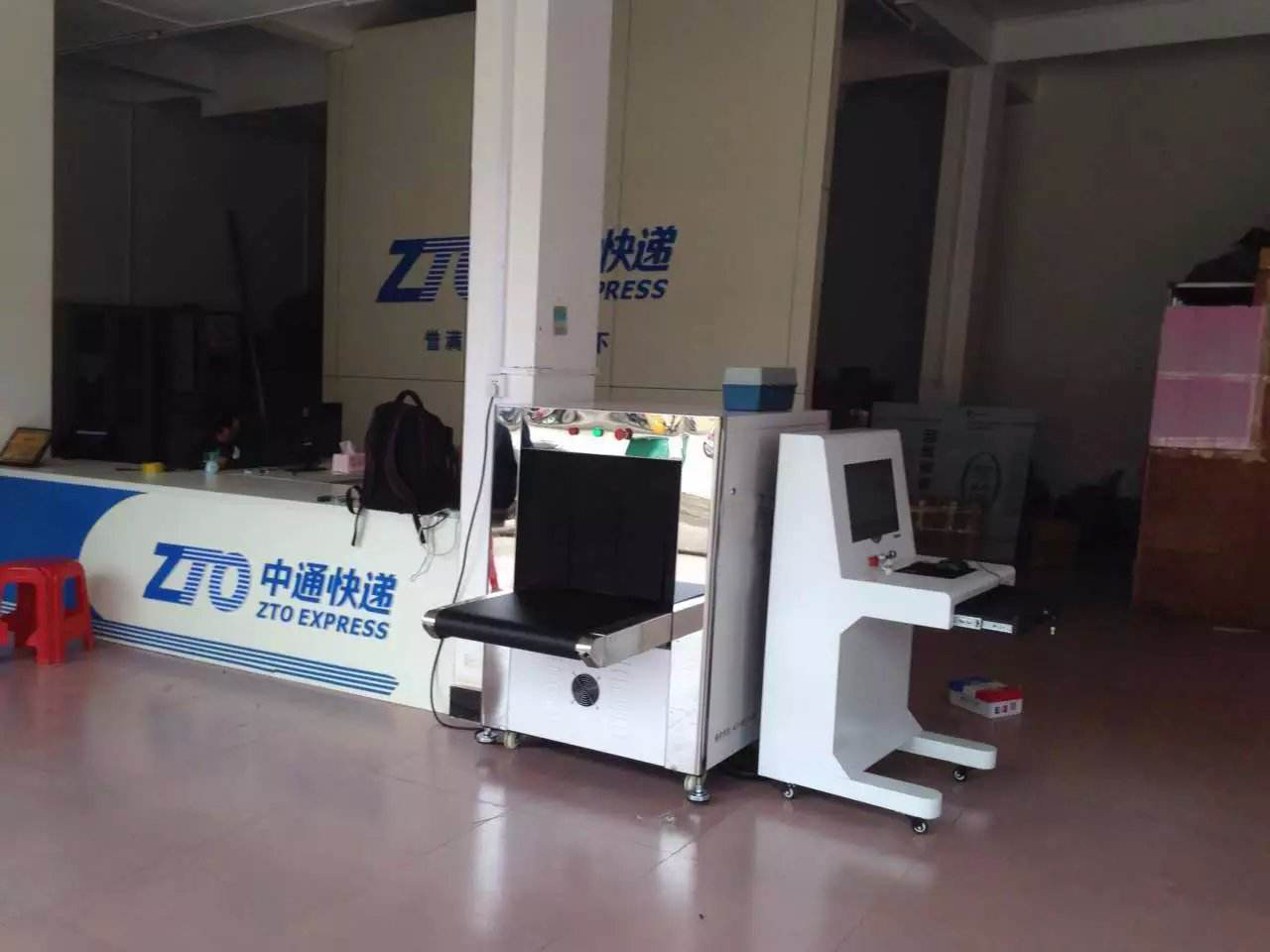 天眼x光安檢機(jī)在中通快遞