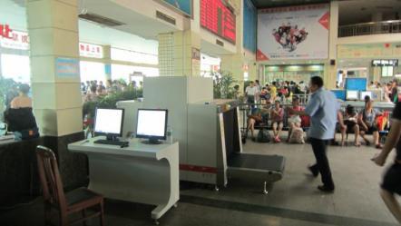 現代X光安檢機居然有這么先進？這東西都可以檢出來？